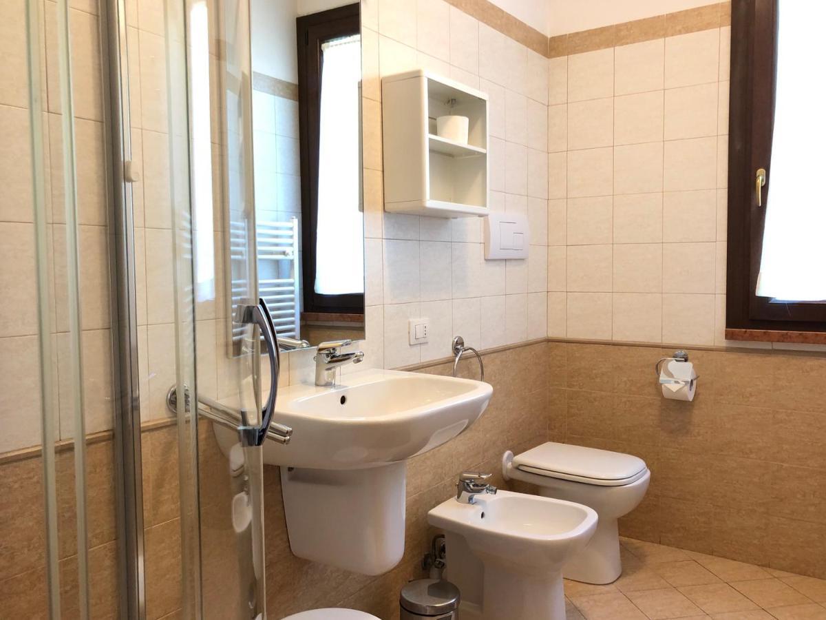 Jolly Apartments Сирмионе Екстериор снимка