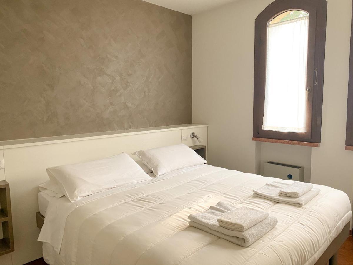 Jolly Apartments Сирмионе Екстериор снимка