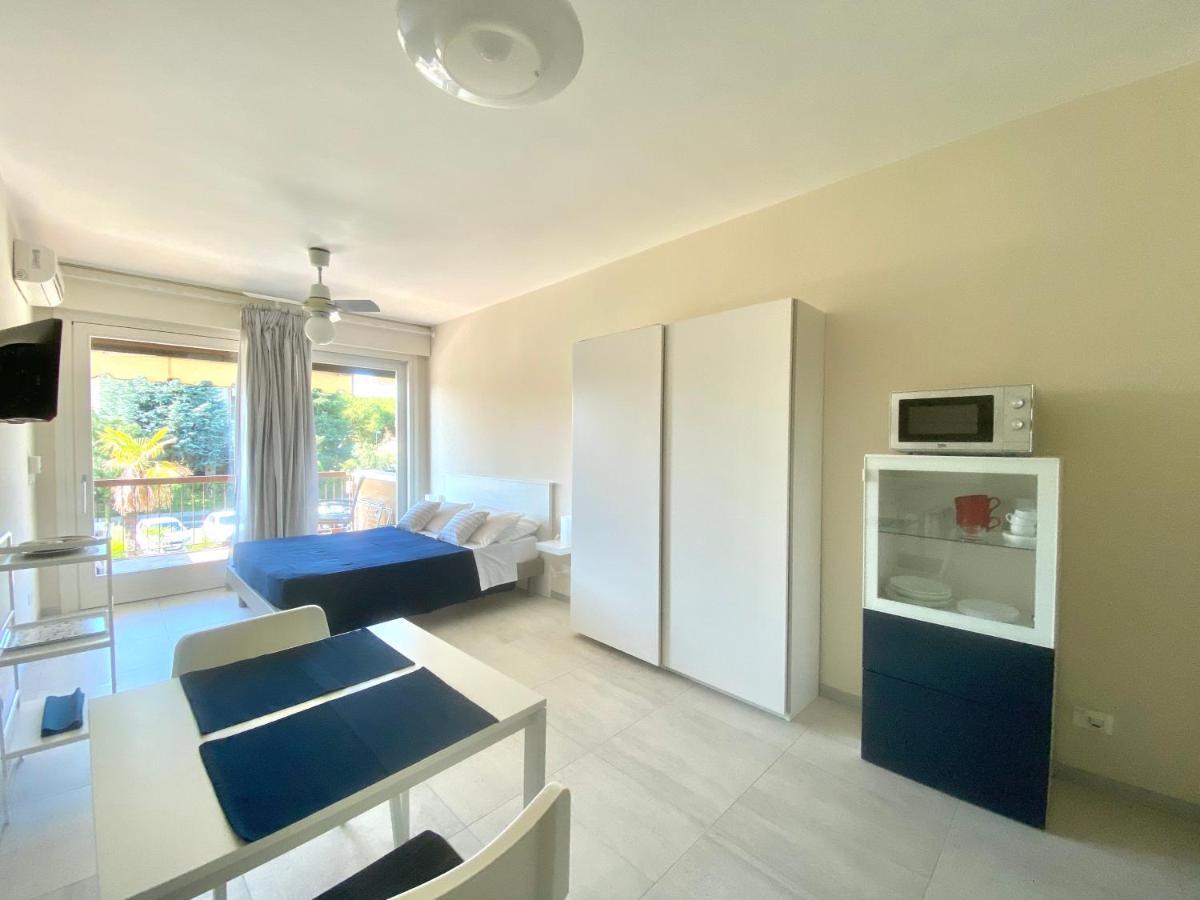 Jolly Apartments Сирмионе Екстериор снимка