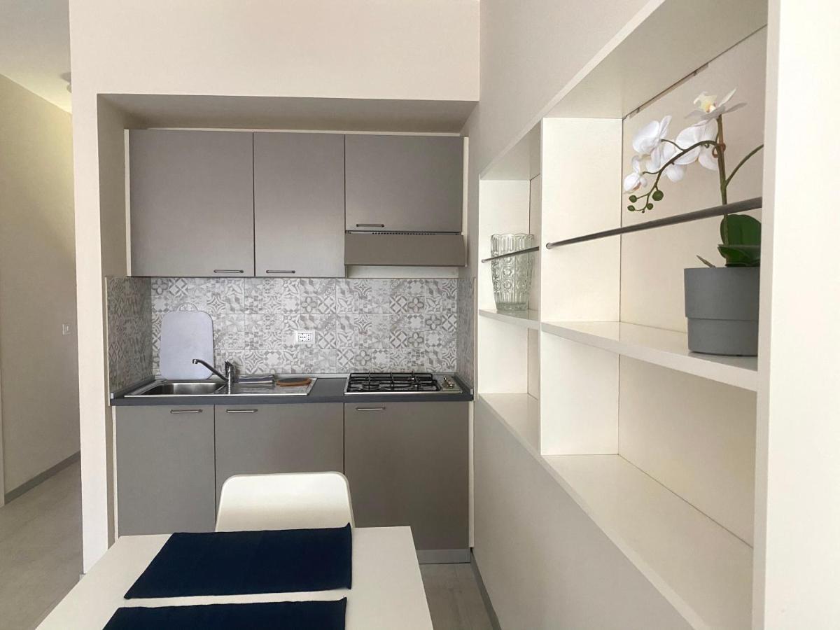 Jolly Apartments Сирмионе Екстериор снимка