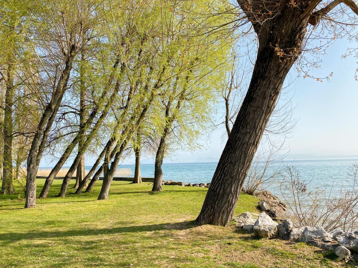 Jolly Apartments Сирмионе Екстериор снимка