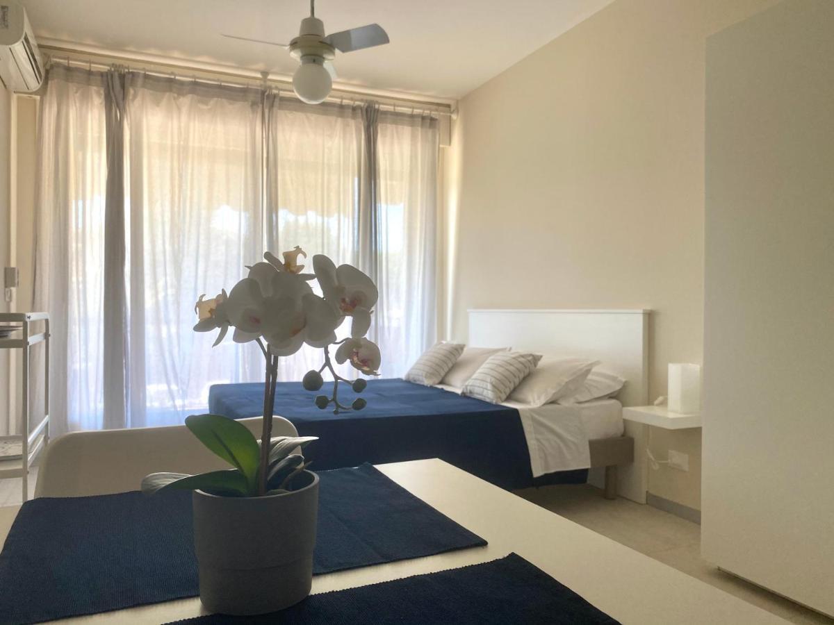 Jolly Apartments Сирмионе Екстериор снимка