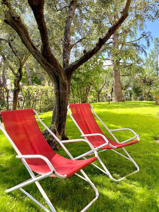 Jolly Apartments Сирмионе Екстериор снимка