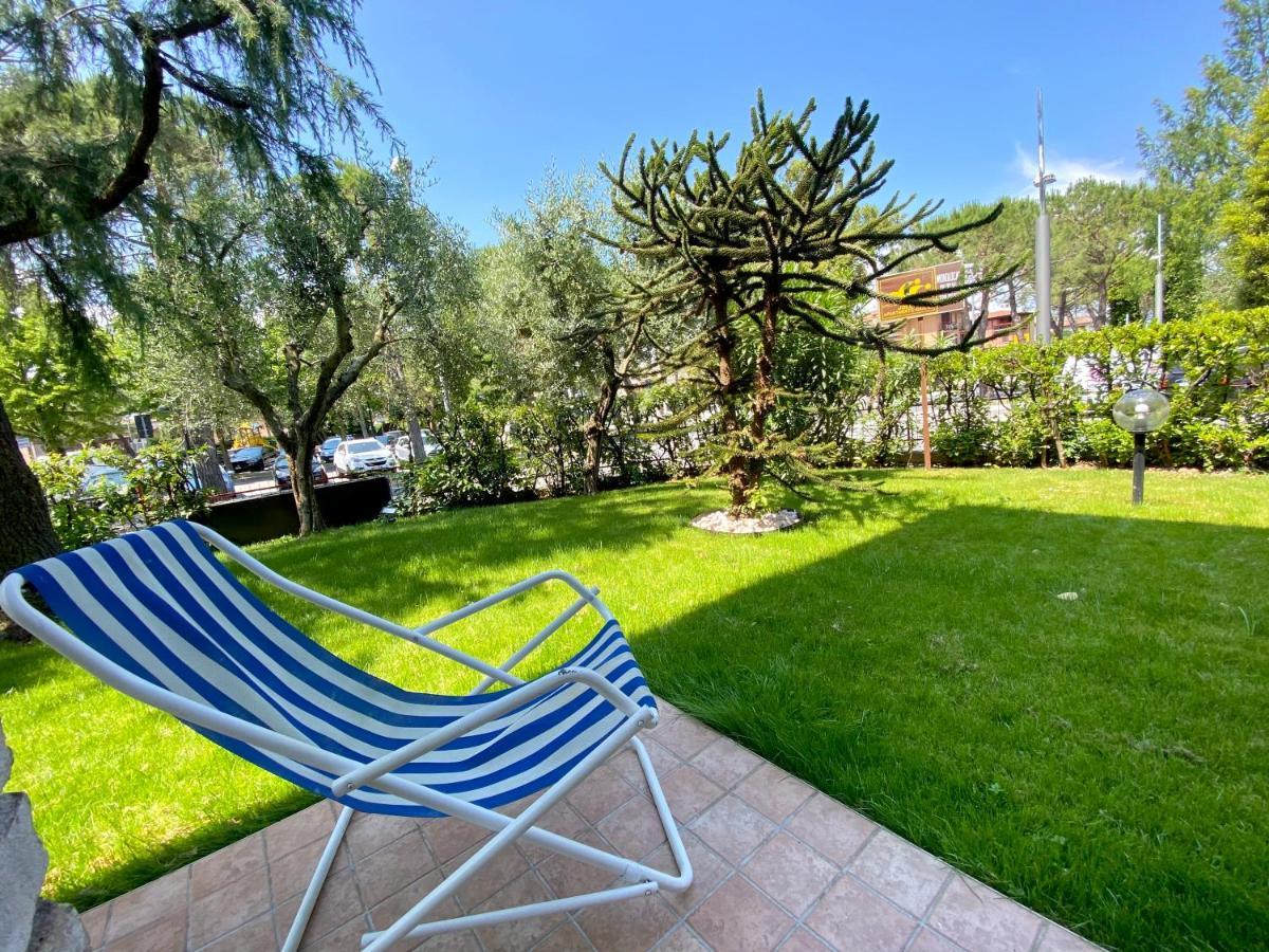 Jolly Apartments Сирмионе Екстериор снимка