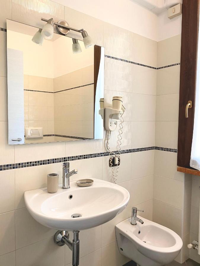 Jolly Apartments Сирмионе Екстериор снимка