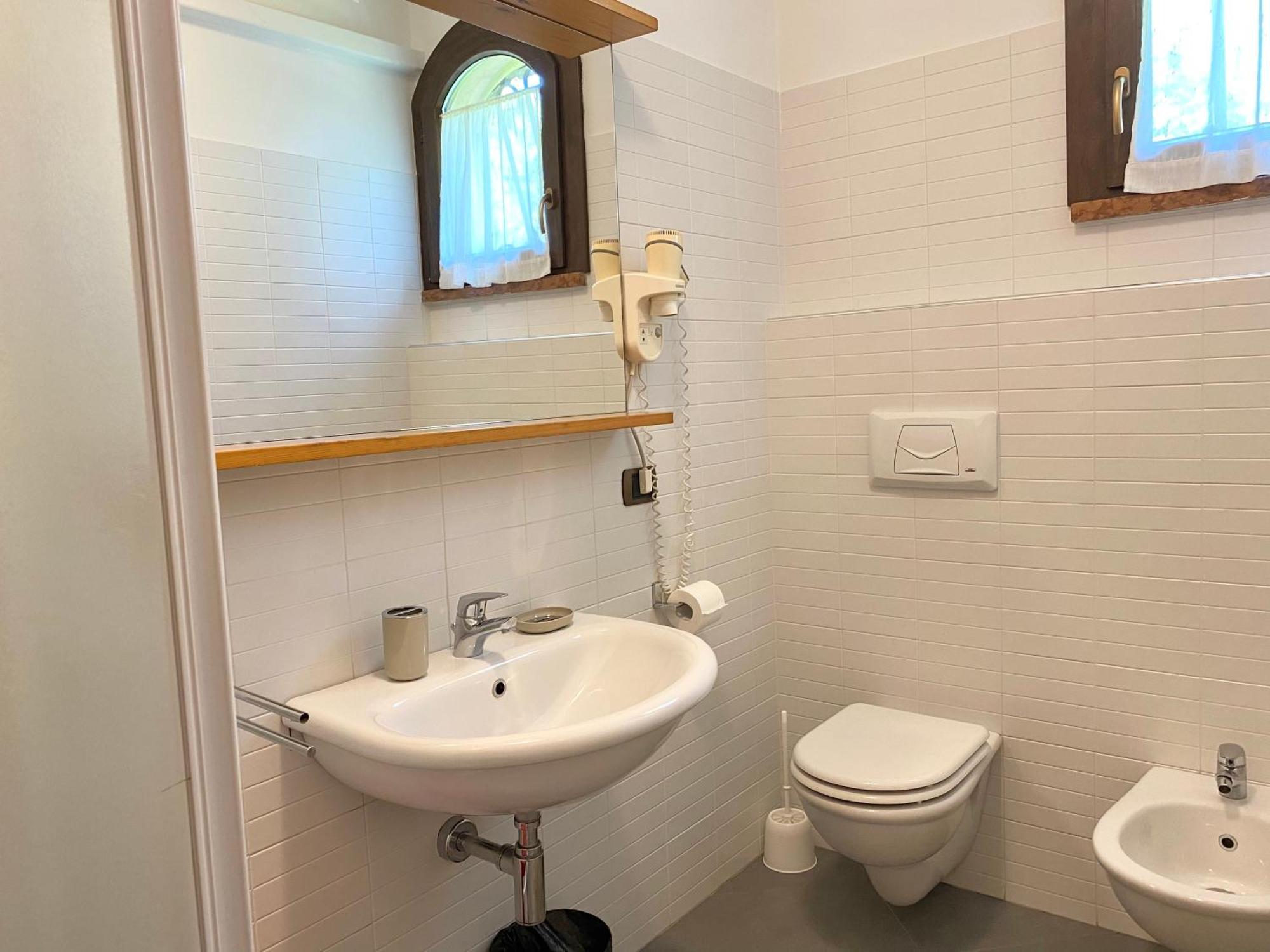Jolly Apartments Сирмионе Екстериор снимка
