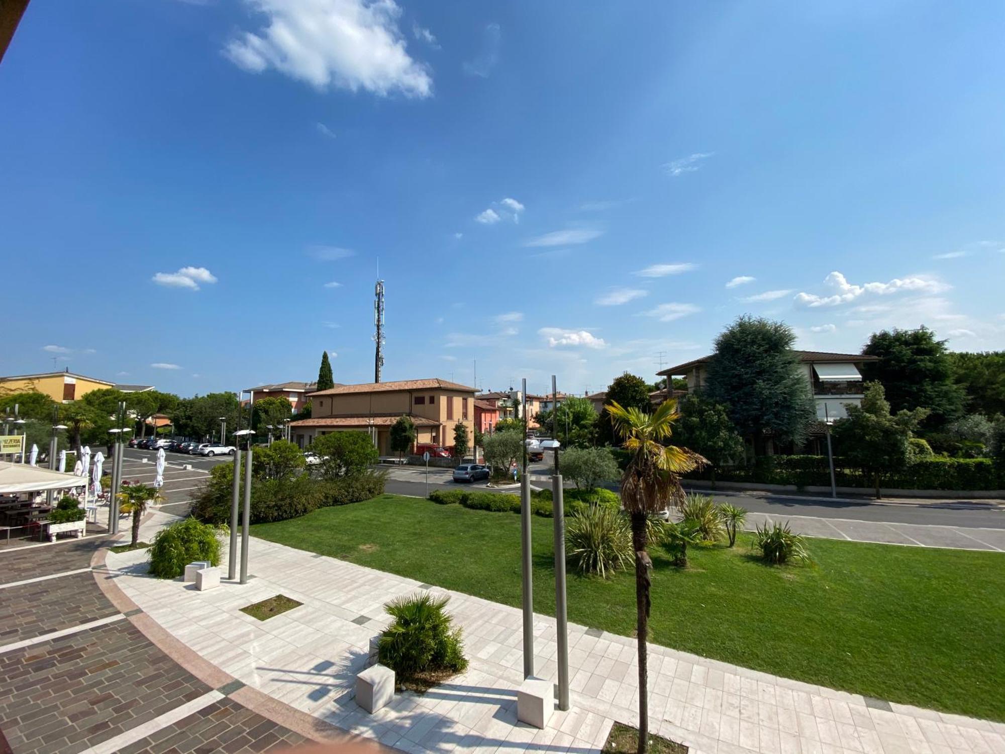 Jolly Apartments Сирмионе Стая снимка