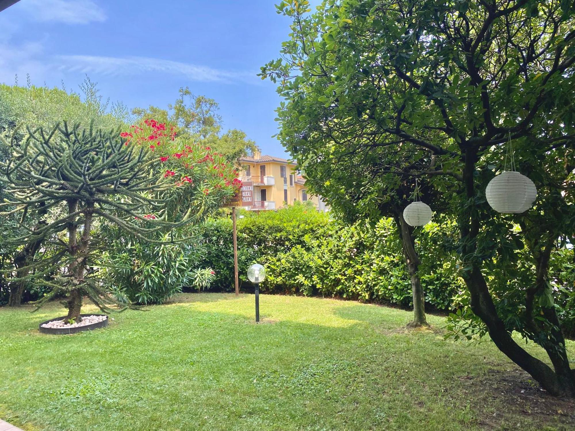 Jolly Apartments Сирмионе Екстериор снимка