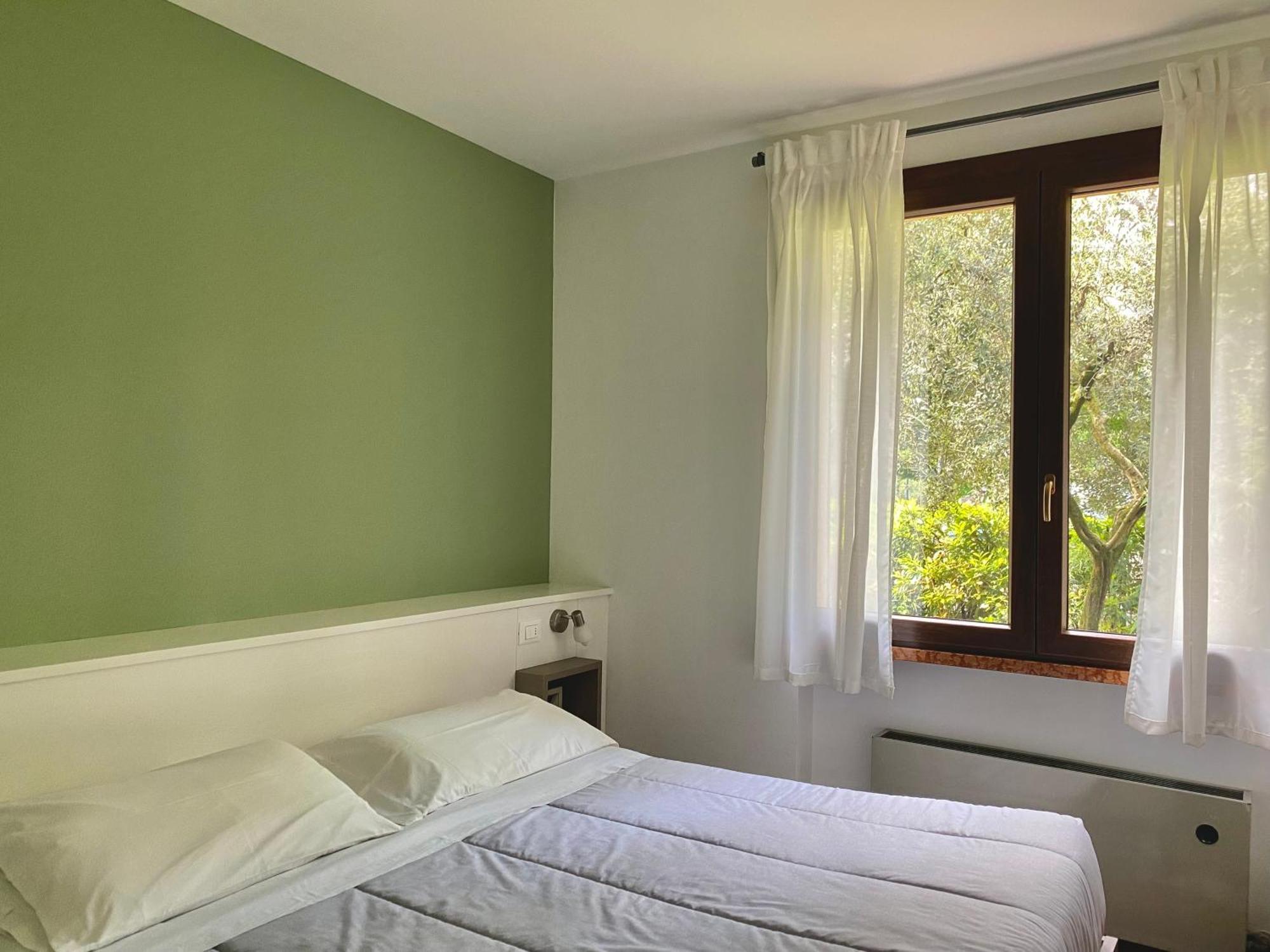 Jolly Apartments Сирмионе Екстериор снимка