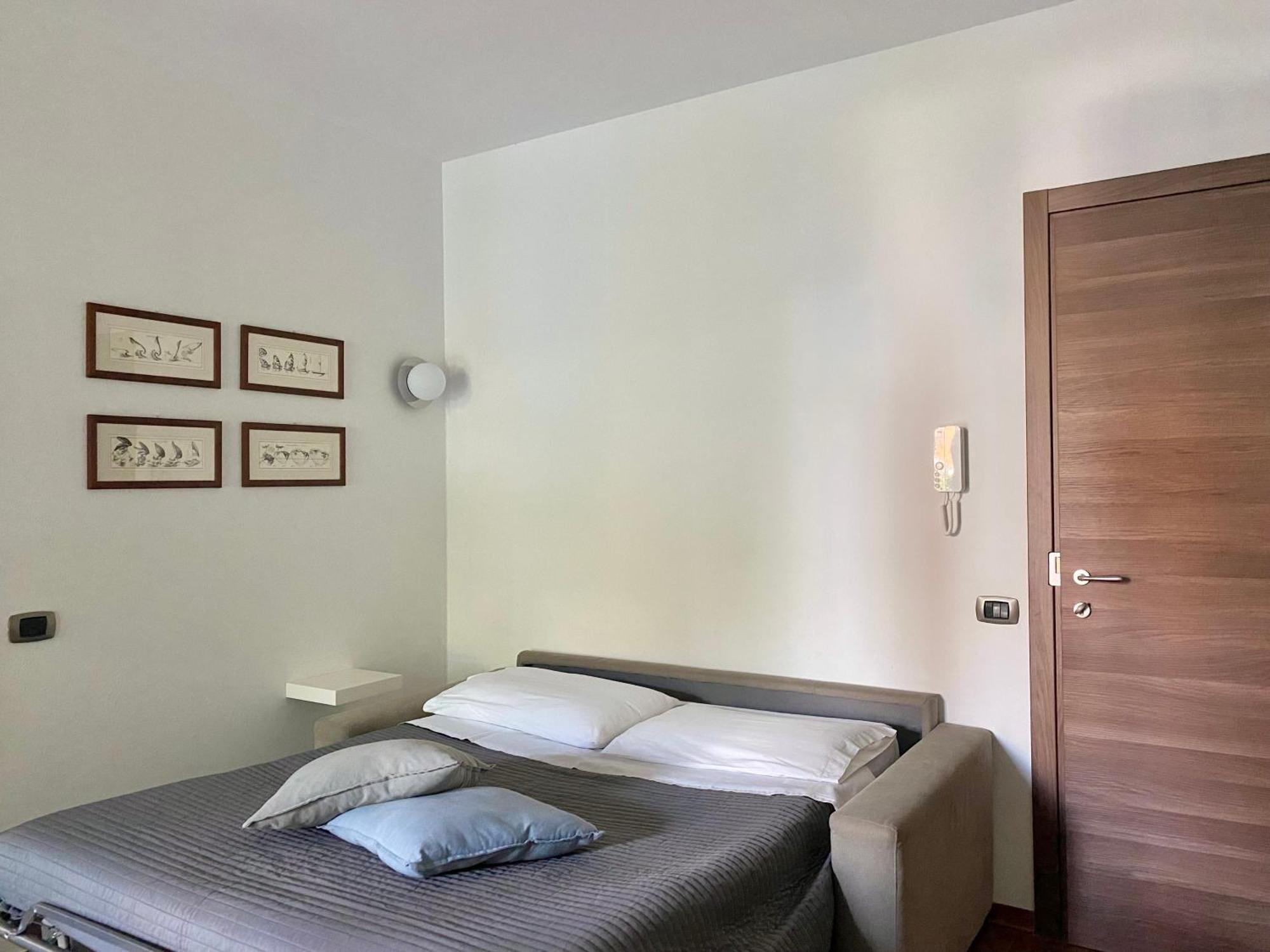 Jolly Apartments Сирмионе Екстериор снимка