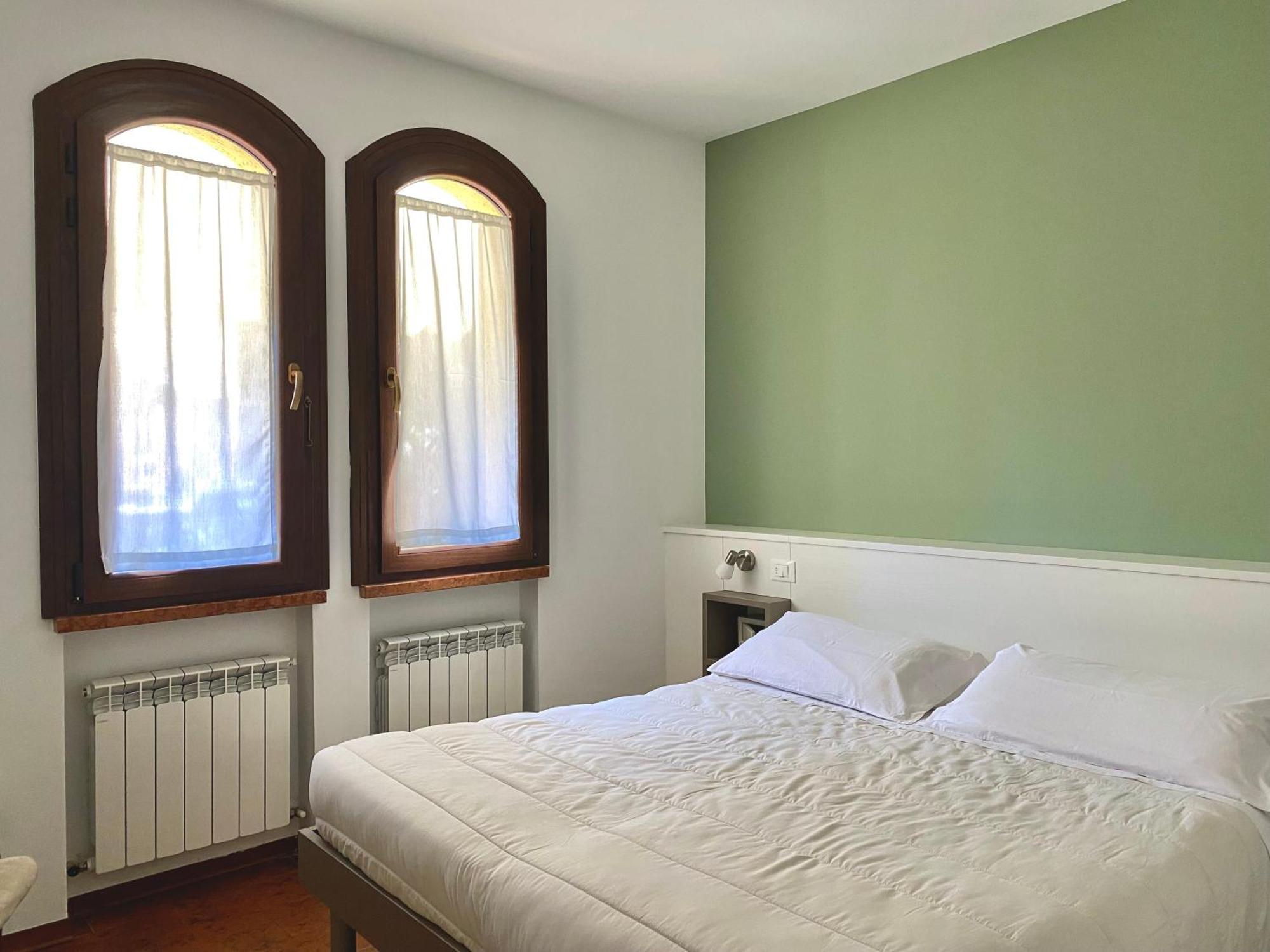Jolly Apartments Сирмионе Екстериор снимка