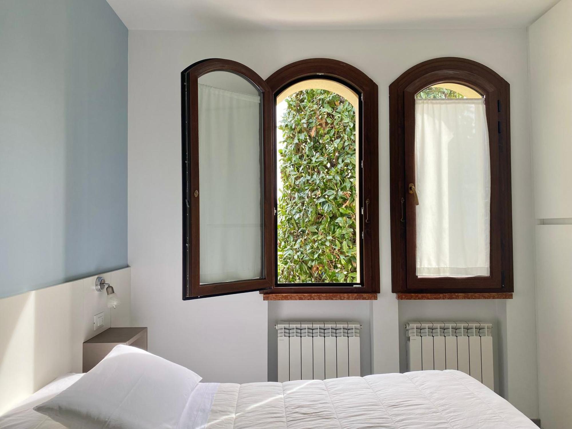 Jolly Apartments Сирмионе Екстериор снимка